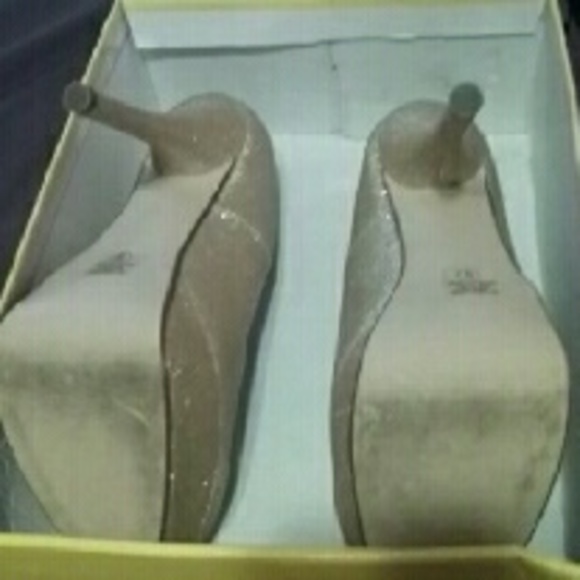 Heels - Picture 3 of 3