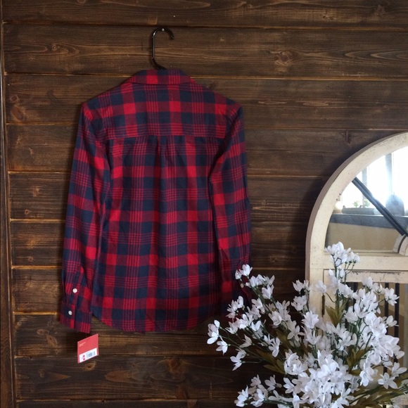 NWT red and navy plaid shirt - Picture 2 of 3