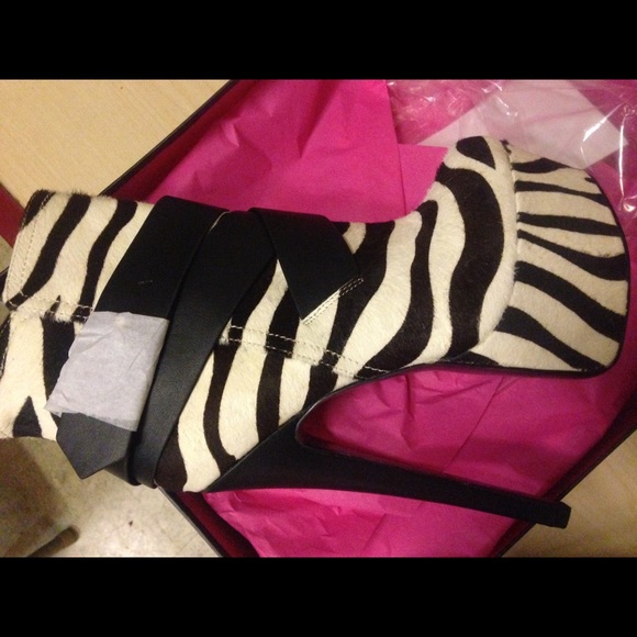 London trash zebra MONSTA