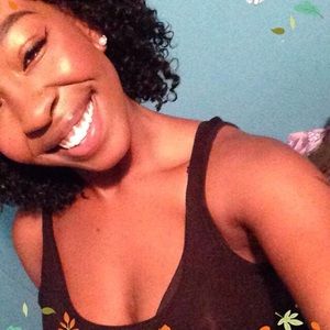 Meet your Posher, Aneyssa
