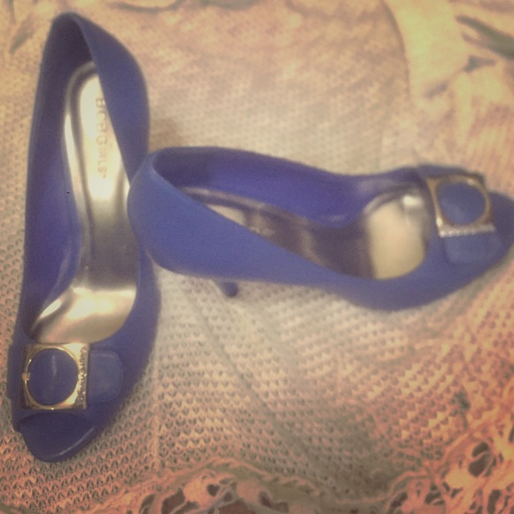 Adorable Blue size 8 BCBG heels!