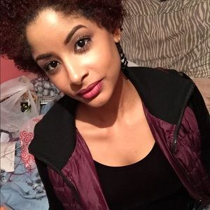Meet your Posher, Cynthia