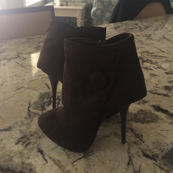 NWT Suede boots