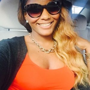 Meet your Posher, Akhira