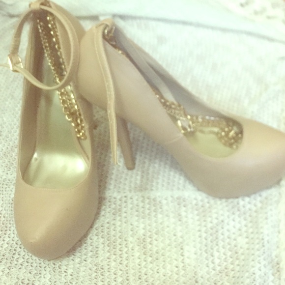 Nude stilettos with gold chain ankle
