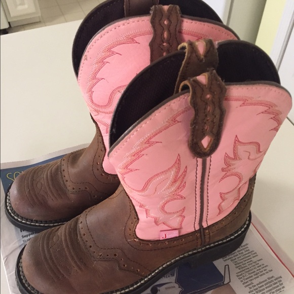 Pink and brown Justin boots ( short)