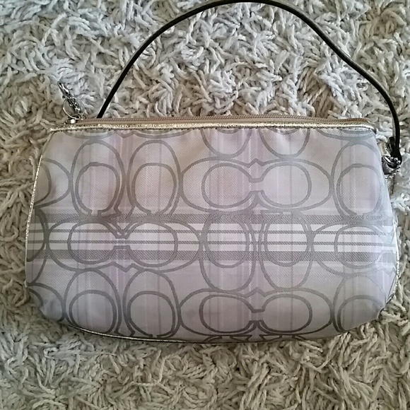 Coach wristlet - Picture 4 of 4