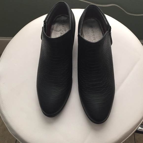 Ankle booties with chunky heel