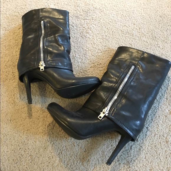 Sexy zippered leather black boots