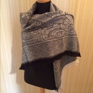 Classic Warm Black and White Large Wrap Scarf NWOT