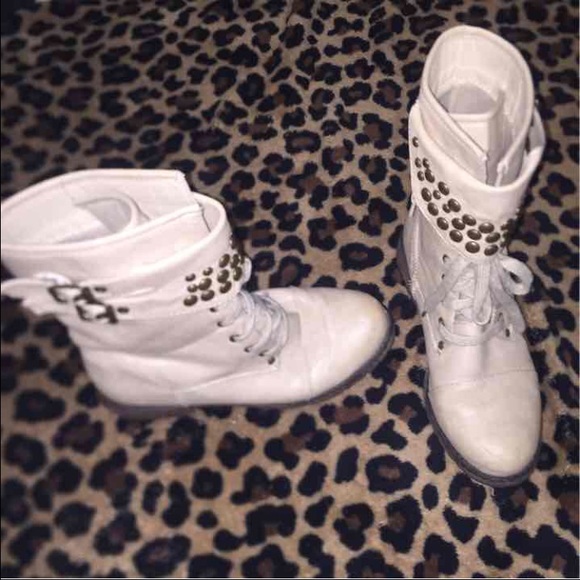 Cream boots - Picture 3 of 3