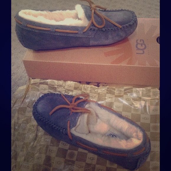 Ugg Women's Dakota Slippers Size 5 in Pewter