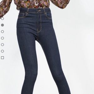 NEW High Waisted Jeans