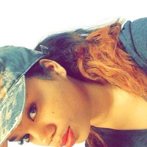 Meet your Posher, Dominique