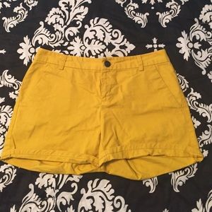 Mustard yellow Gap chino shorts "Aubrey" style