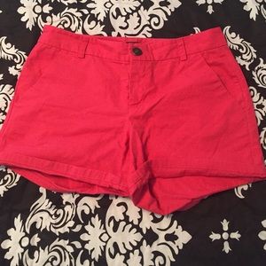 GAP bright chino shorts in "Aubrey" style