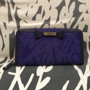 Moschino Purple Zip-around Wallet (no trade)