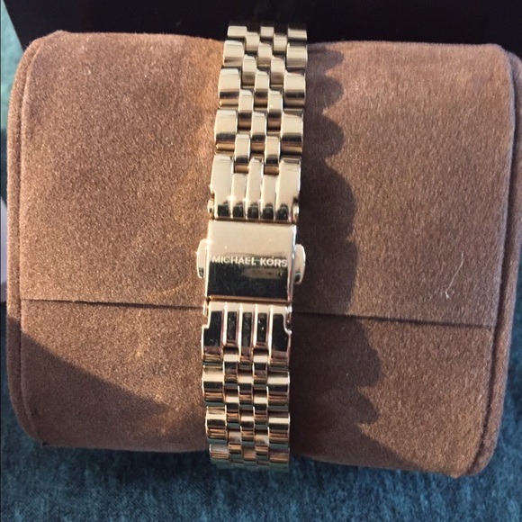 Micheal Kors Watch - Picture 3 of 4