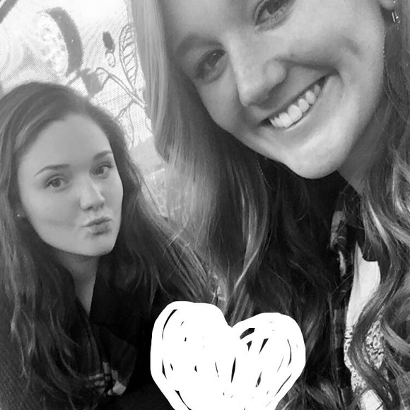 Meet your Posher, Sierra - Picture 1 of 1