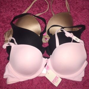 BRAND NEW Victoria secret bras!!