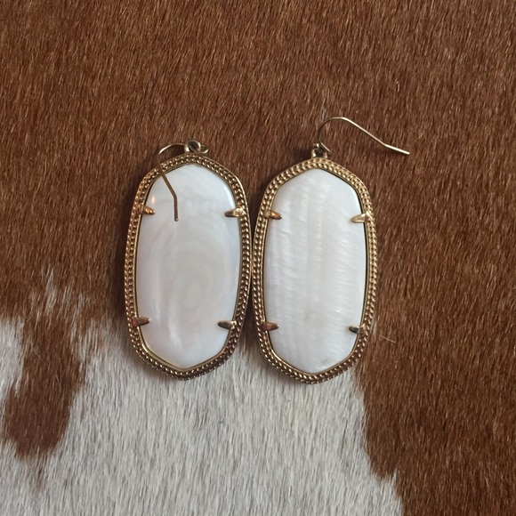 Kendra Scott classic earring