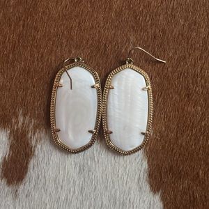 Kendra Scott classic earring