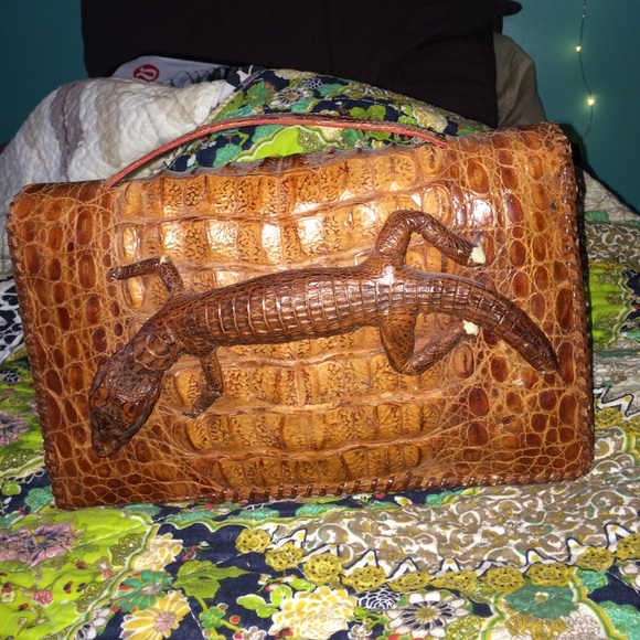 Handbags - ✨HP✨ VINTAGE Alligator Skin Clutch