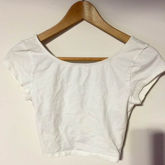 White crop top from H&M
