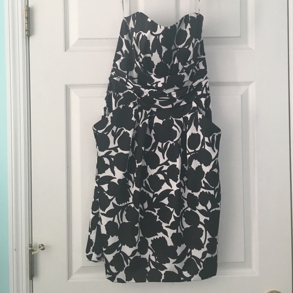 Black and White Strapless dress WITH POCKETS