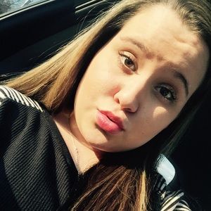 Meet your Posher, Kayla