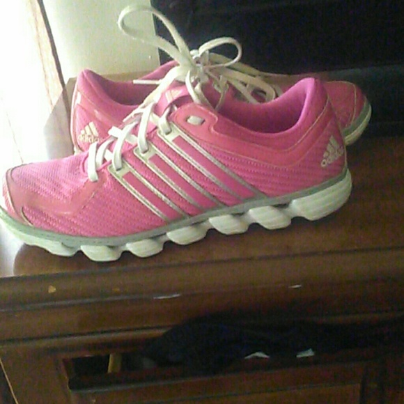 Addidas pink tennis shoes