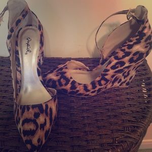 Leopard print wedge
