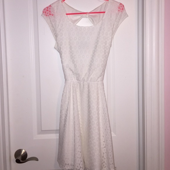 White summer dress/formal/flows dress