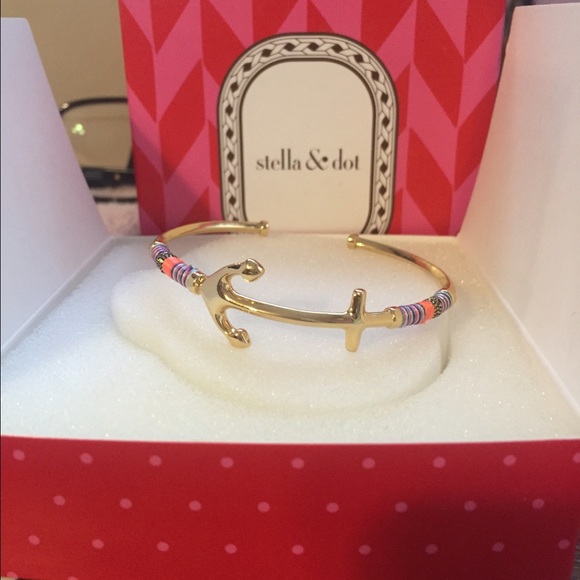 Brand new Stella and Dot gold anchor bracelet