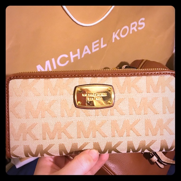 Michael Kors wallet. New with tags never used