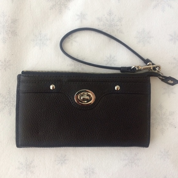 🌀SOLD🌀Coach Leather Wristlet in Black