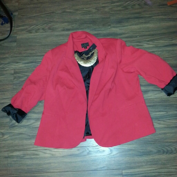 Lovely - Picture 2 of 3