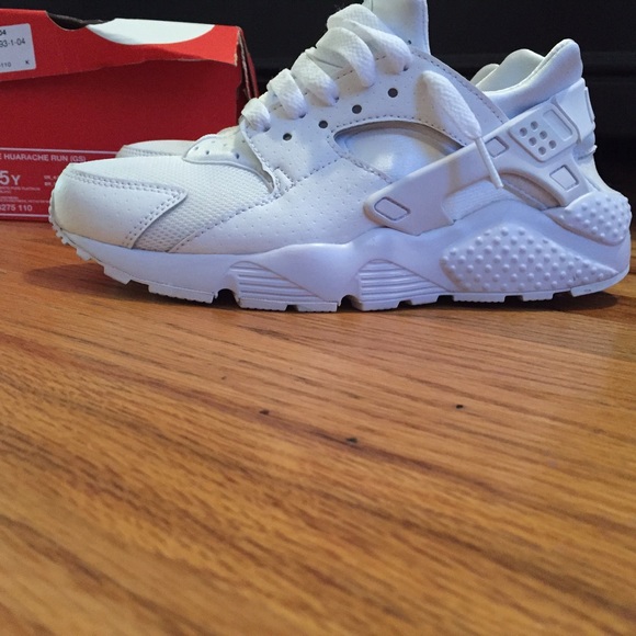 All White Nike Huarache