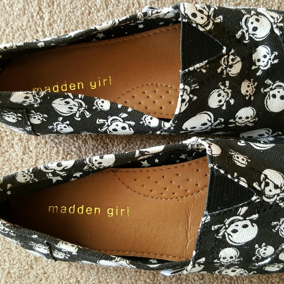 Skull shoes 2 pairs