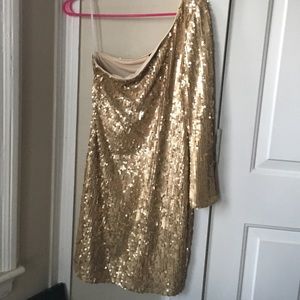 Asymmetrical one sleeve gold sequined dress.