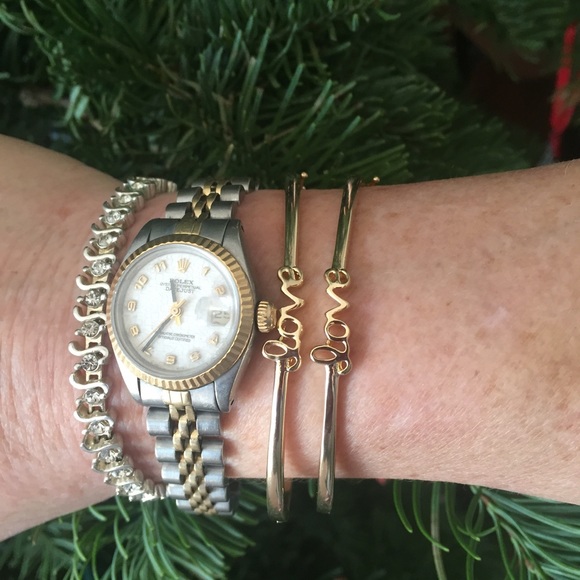 🆕LISTING 18K GOLD ❤️LOVE❤️ BANGLE BY T&J DESIGNS - Picture 3 of 5