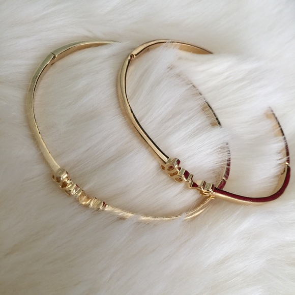 🆕LISTING 18K GOLD ❤️LOVE❤️ BANGLE BY T&J DESIGNS - Picture 4 of 5