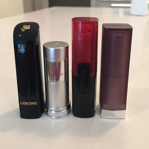 Bundle of 4 lipsticks