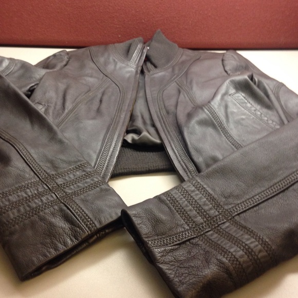 Flawless leather jacket no scratches no tears - Picture 1 of 4
