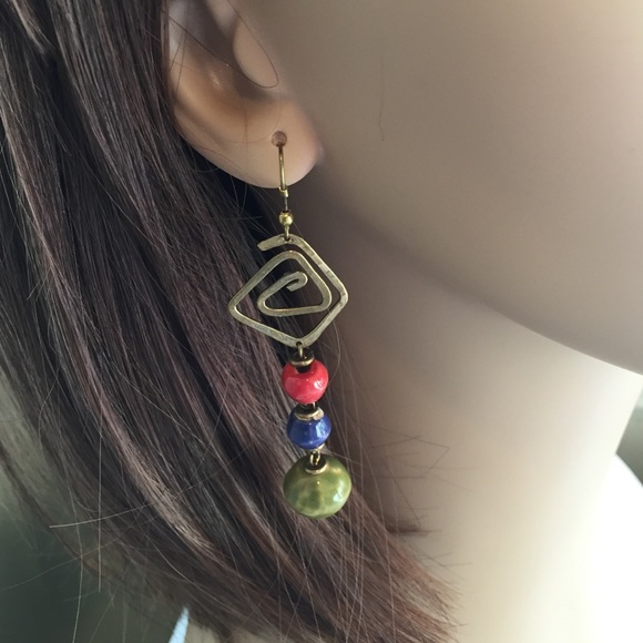 ✌️2 for $10/❤️💙💚NWOT Red, Blue and Green Hook Earrings - Picture 3 of 3