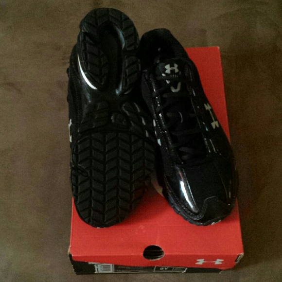 New Boys Under Armour sneakers 5Y