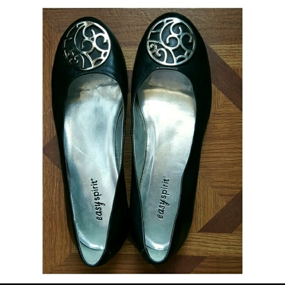 Back heel flat shoes