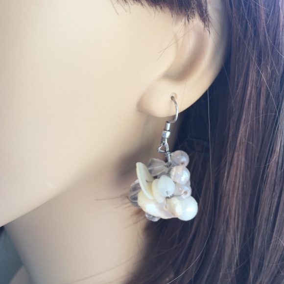 ✌️2 for $10/NWOT White Hook Cluster Dangling Earrings - Picture 2 of 3