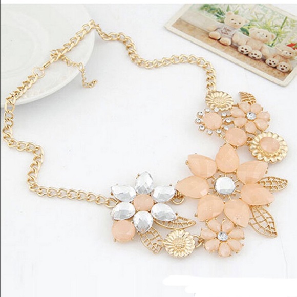 Jewelry - Bib Statement Necklace