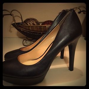 Gianni Bini Black Leather Pumps